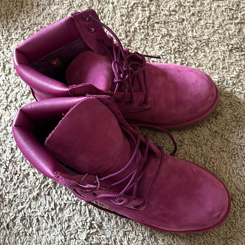 cranberry timberland kids sz 5 (women sz 7)